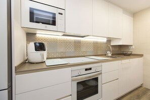 Oven, dishwasher, coffee/tea maker, toaster