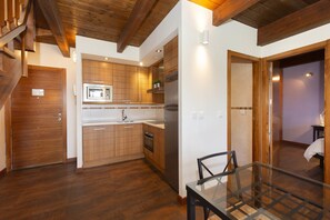 Microwave, oven, stovetop, dishwasher - CuMbres Penthouse by BeValle (Panticosa)