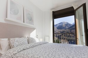 4 bedrooms, free WiFi, bed sheets