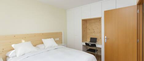 1 Schlafzimmer, Schreibtisch, Bügeleisen/Bügelbrett, kostenloses WLAN