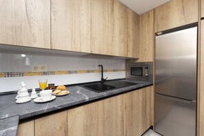 冷蔵庫、電子レンジ、オーブン、トースター