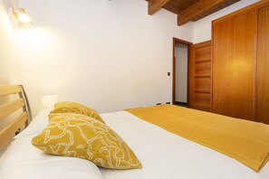 3 chambres, fer et planche à repasser, Wi-Fi gratuit, draps fournis