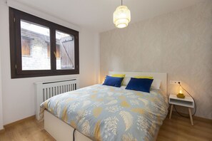 Iron/ironing board, free WiFi, bed sheets