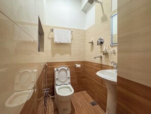 Shower, handuk, sabun, dan sampo