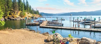 Charming 2-bedroom bungalow in the heart of Coeur d'Alene with Hot Tub