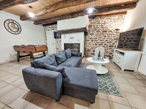 Fernseher, Kamin