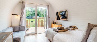 Lakeside Micro Lodge (Pet)