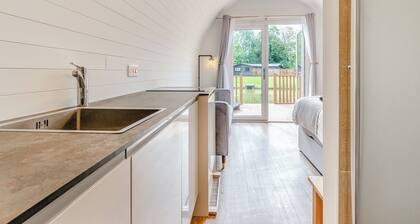 Lakeside Micro Lodge (Pet)