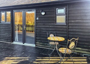 Outdoor dining - 1 bedroom accommodation in Battle (Battle)