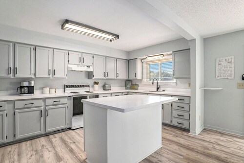 Little Sand Cottage 3-bedroom cottage with AC, WiFi in serene Grant