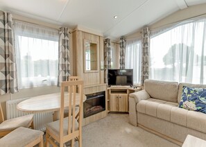 TV - 2 bedroom accommodation in Nr St Austell (Nr St Austell)