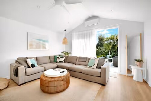 Sandcastle Coastal Retreat
14 Geelong - BH