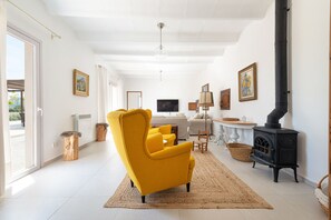 TV - SECRETARI - Rustic finca with private pool and free Wifi (Montuïri)