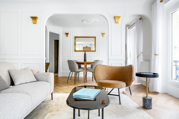 Télévision, chaîne hi-fi