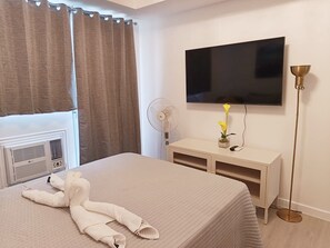 1 bedroom, free WiFi, bed sheets, wheelchair access - M&R Condotel in Azure, San Fernando, Pampanga (San Fernando)