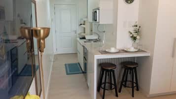 Fridge, microwave, stovetop, electric kettle