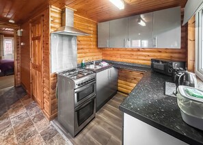 Fridge, oven, stovetop, toaster - Open plan lodge with two doubles, both with TV/DVD. (Brecon Beacons National Park,)
