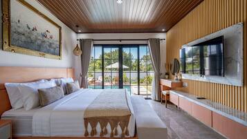 Egyptian cotton sheets, premium bedding, in-room safe, desk