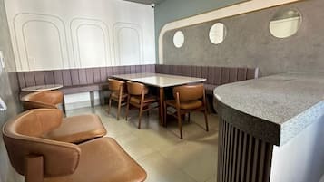 Comfort Studio | Dining