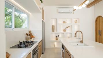 Fridge, microwave, oven, stovetop