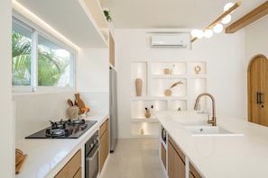 Refrigerador, microondas, horno, placa de cocina