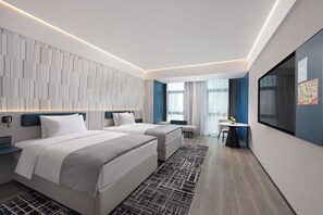Business Double or Twin Room, Multiple Beds | Living area | Heated floors - Wanda Moments Urumqi Railway Station (Ürümqi)