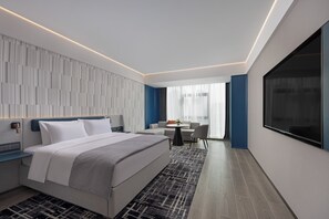 Business Room | Desk, laptop workspace, blackout curtains, free WiFi - Wanda Moments Urumqi Railway Station (Ürümqi)