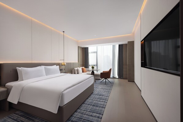 Desk, laptop workspace, blackout drapes, free WiFi - Wanda Moments Urumqi Railway Station (Ürümqi)