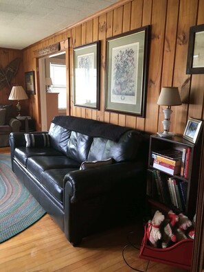 تلفزيون، مدفأة، مكتب