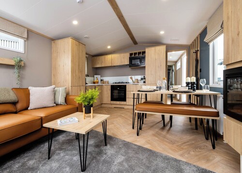 Spacious, light and contemporary lodge.