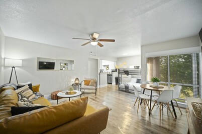 Spacious and Stylish Apartment | AT&T Stadium