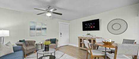 Téléviseur connecté, livres, chaßne audio