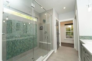 Hair dryer, towels, soap, shampoo - Summertime in SoHa! Pool, Hot Tub & Game Room (South Haven)