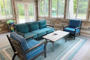 Interior - Water-Winter Wonderland! Hot Tub & Game Room (South Haven)