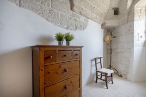 Interior - GuestHost - White Stone (Ostuni)