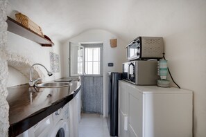 Fridge, microwave, stovetop, toaster - GuestHost - White Stone (Ostuni)
