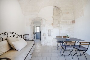 Dining - GuestHost - White Stone (Ostuni)