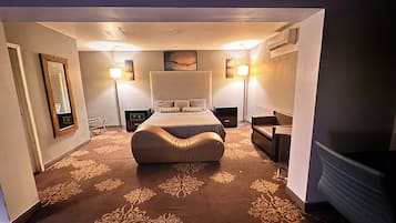 Superior Studio Suite | In-room safe, desk, laptop workspace, blackout drapes