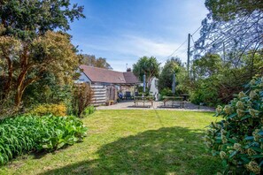 Outdoor dining - Bullcroft - 6 Bedroom House - Oxwich (Swansea)