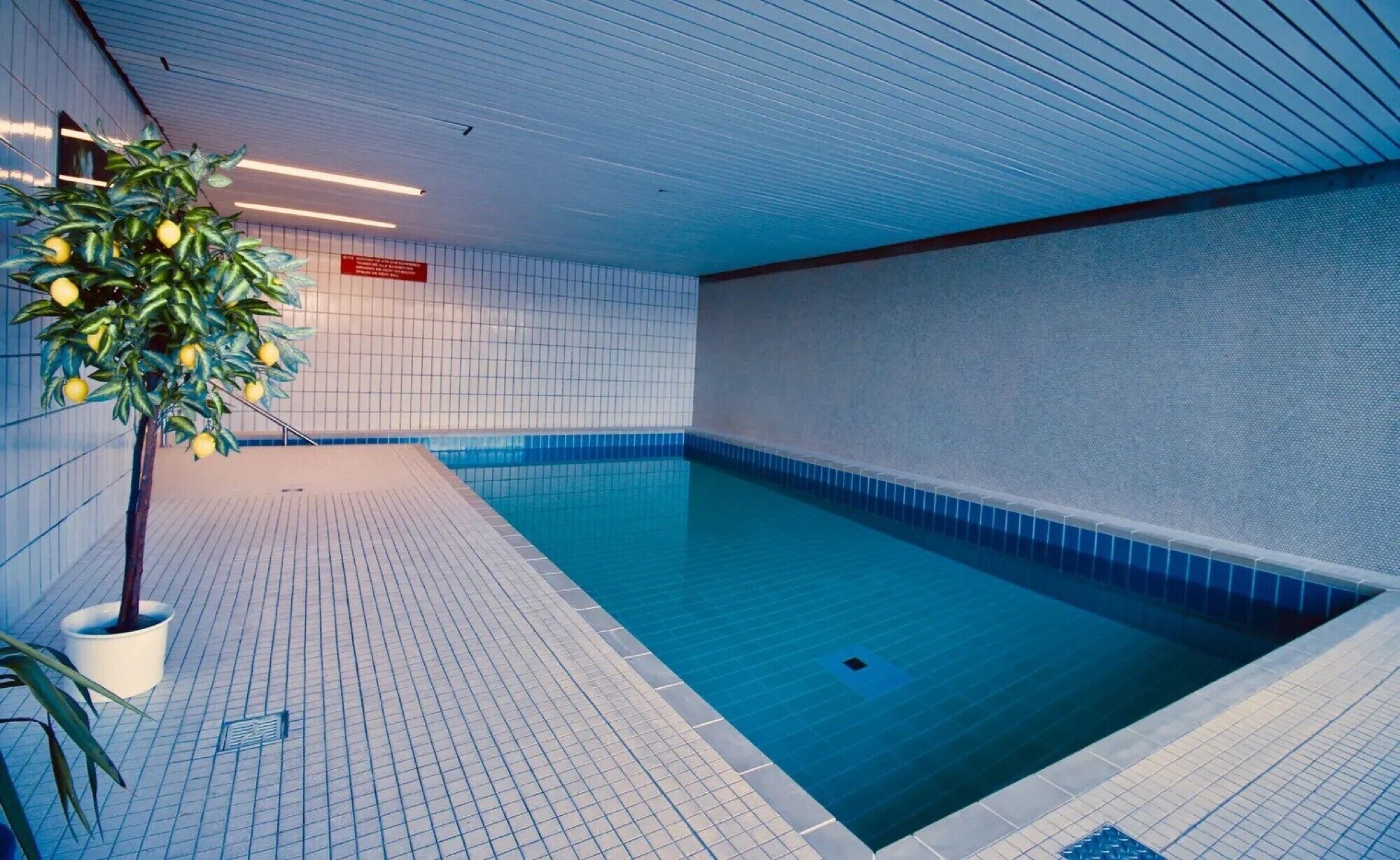 Indendørs pool, opvarmet pool