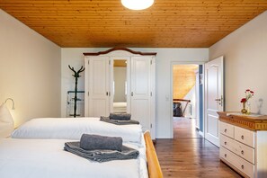 2 slaapkamers, een strijkplank/strijkijzer, gratis wifi, beddengoed