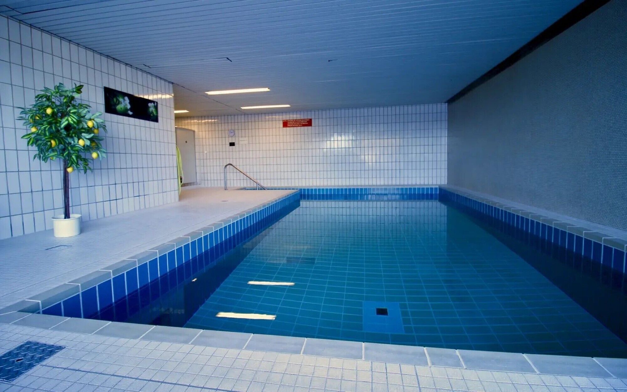 Piscina coperta, una piscina riscaldata