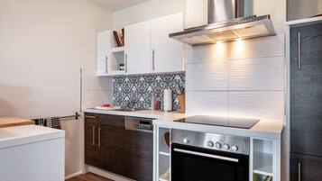 KĂŒhlschrank, Mikrowelle, Ofen, Herdplatte