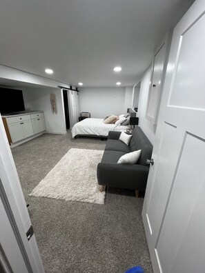 5 bedrooms, WiFi, bed sheets
