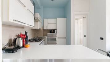 Mikrowelle, Ofen, Geschirrspüler