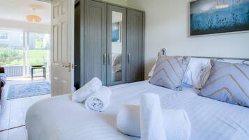 2 chambres, fer et planche Ă repasser, draps fournis