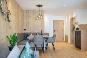 Dining - Holiday Apartment 'Mountain Suite Nr°102' with Mountain View, Balcony and Wi-Fi (Großarl)