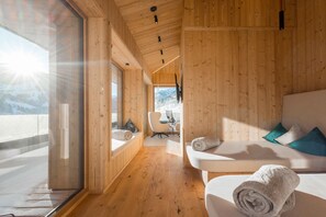 1 bedroom, free WiFi, bed sheets, wheelchair access - Holiday Apartment 'Mountain Suite Nr°102' with Mountain View, Balcony and Wi-Fi (Großarl)