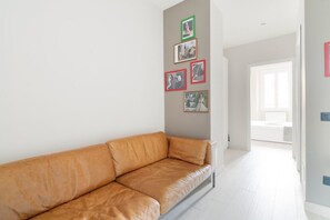 Flat-screen TV - GuestHost - Comfortable 70 sqm apartment located on the first floor of a building without a lift. The accommodation can accommodate up to 4 people and is equipped with all comforts.The property is located a few steps from Parco Trotter, a large public pa (Milano)