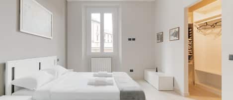 2 bedrooms, iron/ironing board, WiFi
